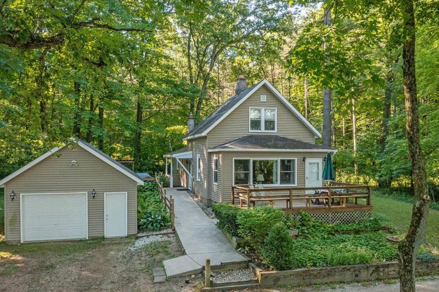 Emerald Cove Cottage-3 bd, 2 ba-Sleeps 10