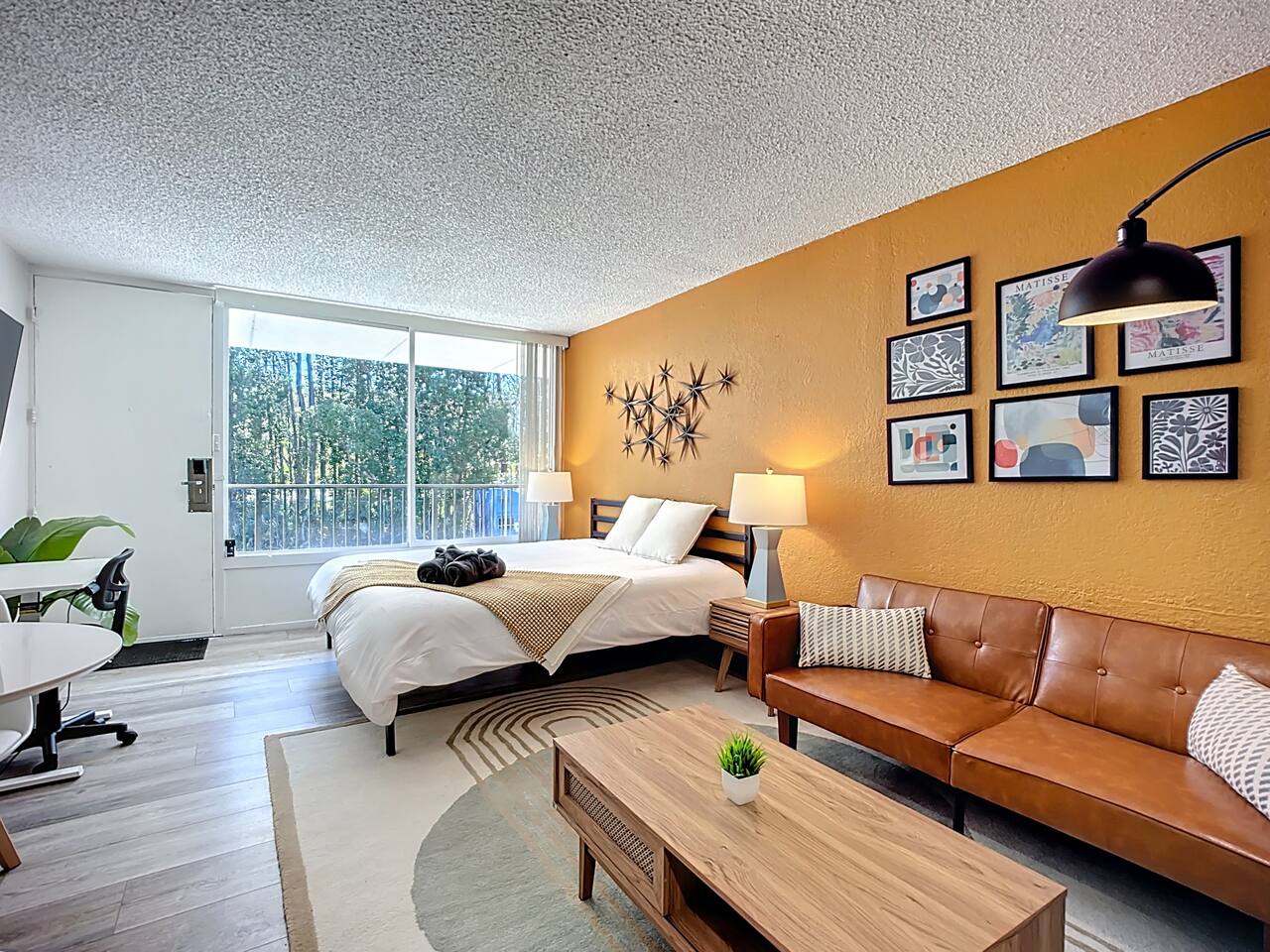Modern King Studio | Zoo, DT & Jax Airport