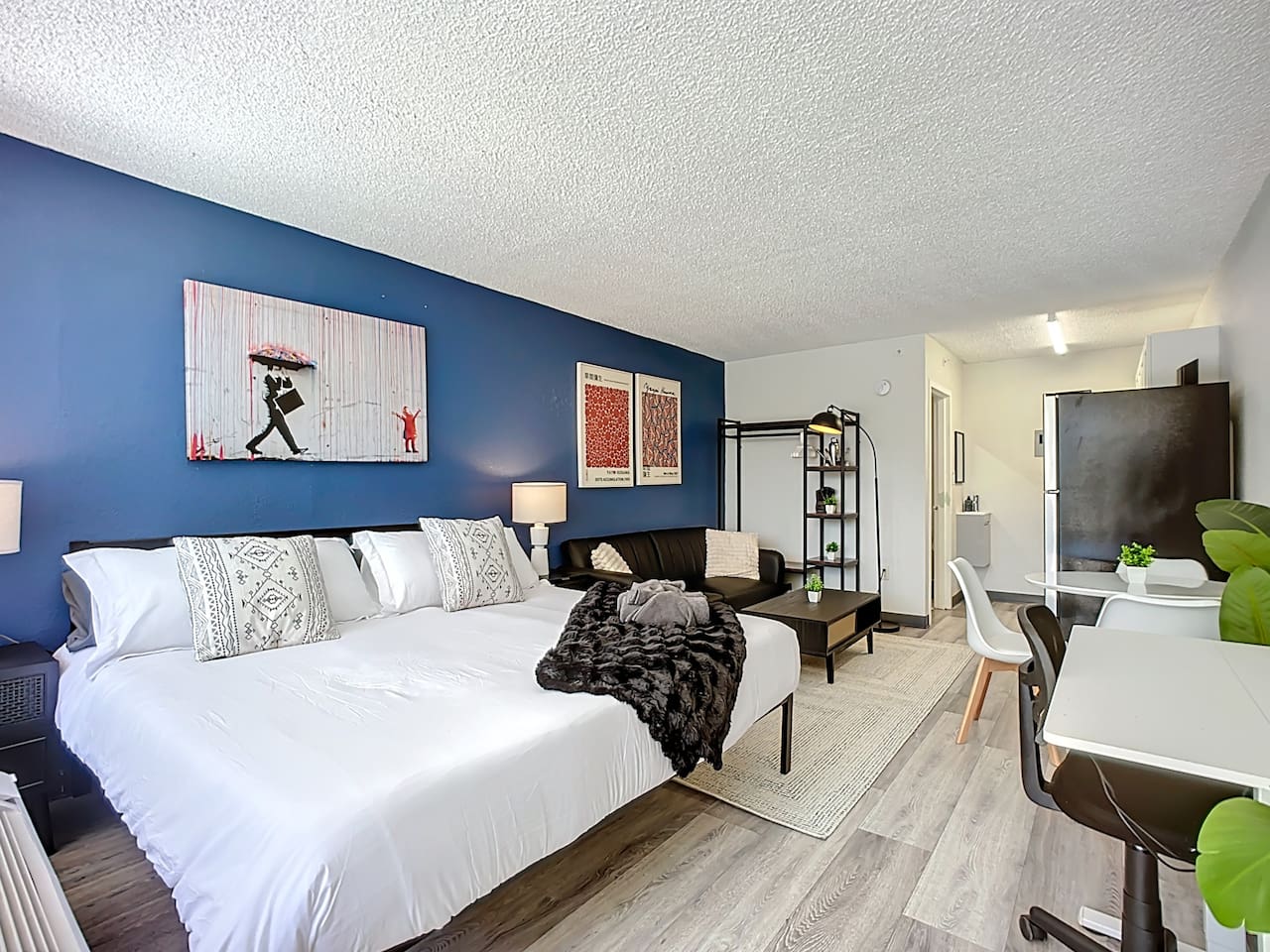 Clean & Comfy 1BR • King Bed • Pets Allowed