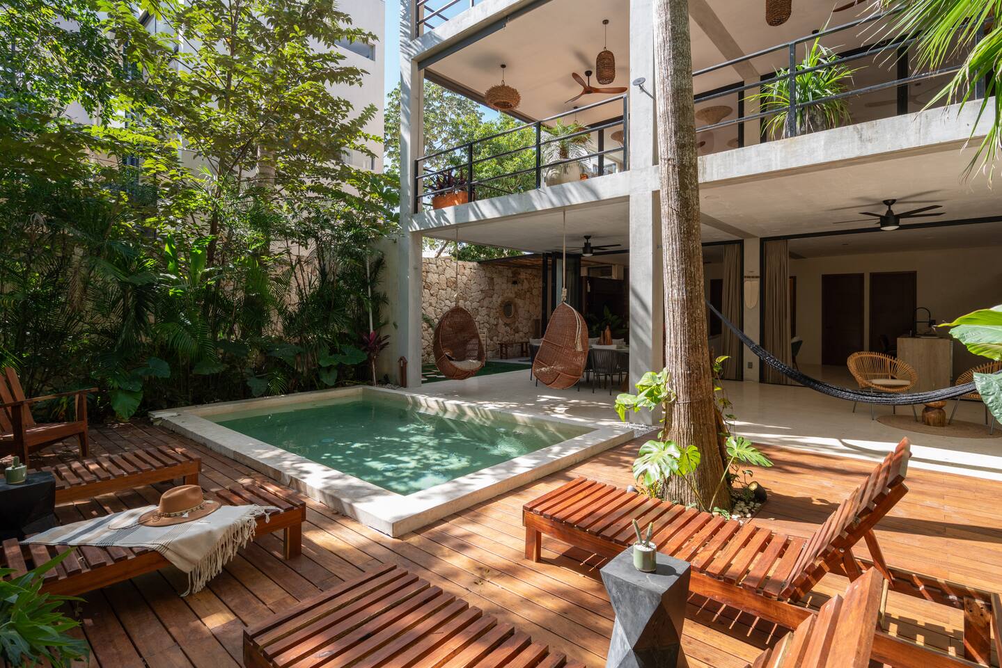 Limas | Stunning 2 BR Condo Private Pool & Terrace