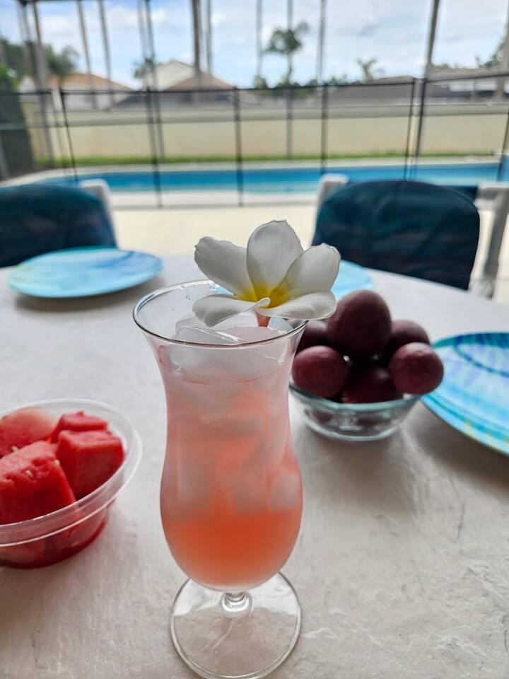 Beautiful 6/4 home free pool heat