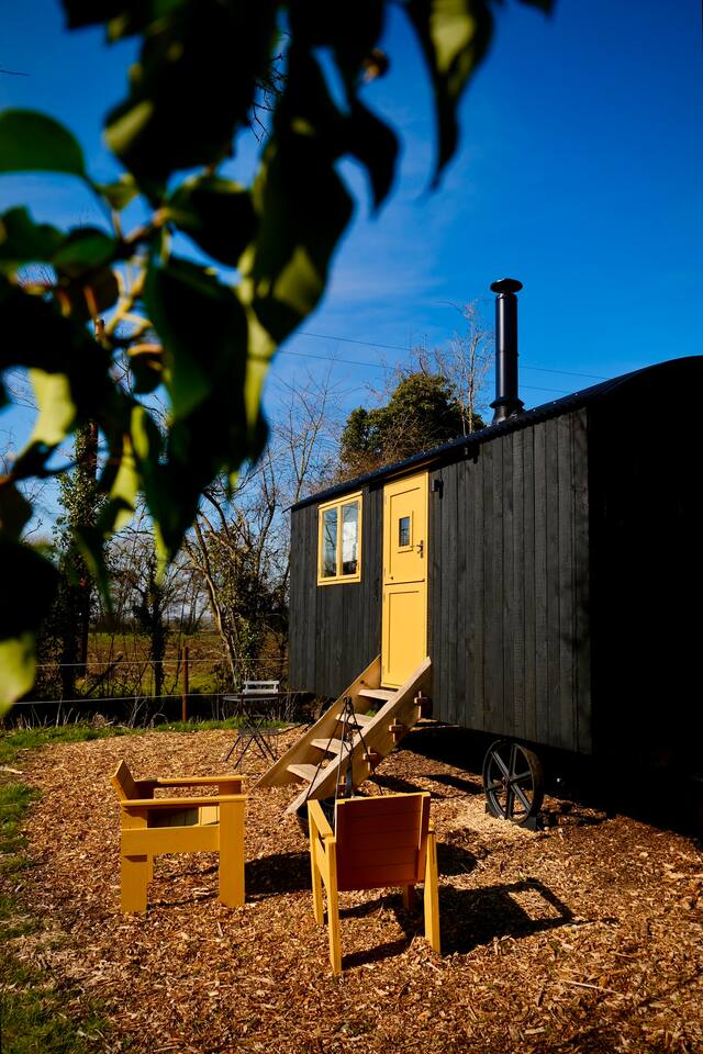 'Russet' Hut on fruit farm