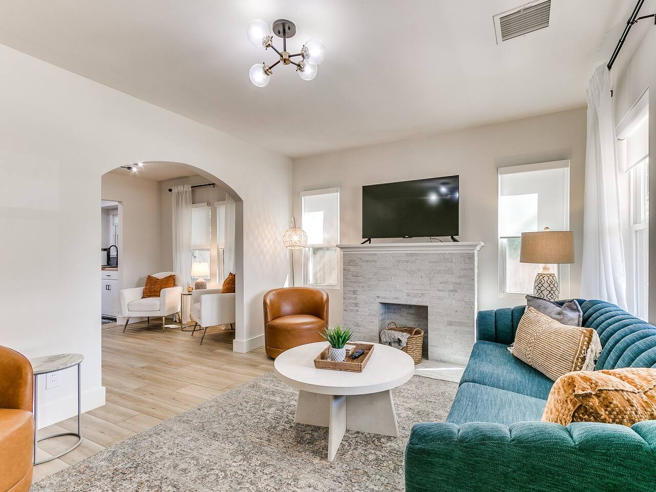 WOW! +Modern Cottage+Central Location+Gameroom