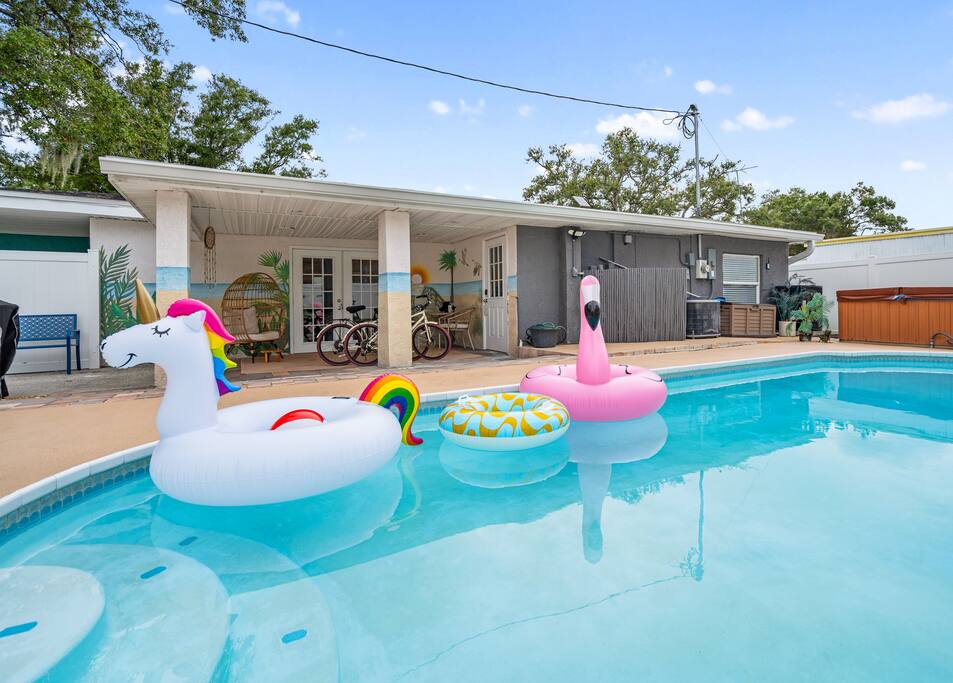 Amazing 5 Star! Heated POOL+10 Mins to Beach+Games