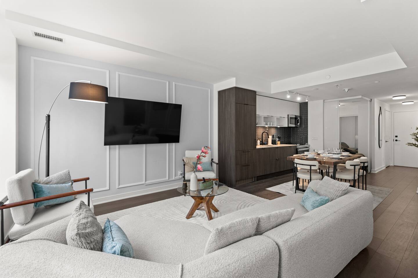 Pro-Designed 4BR3BTH 2-Storey Townhouse-DT Toronto