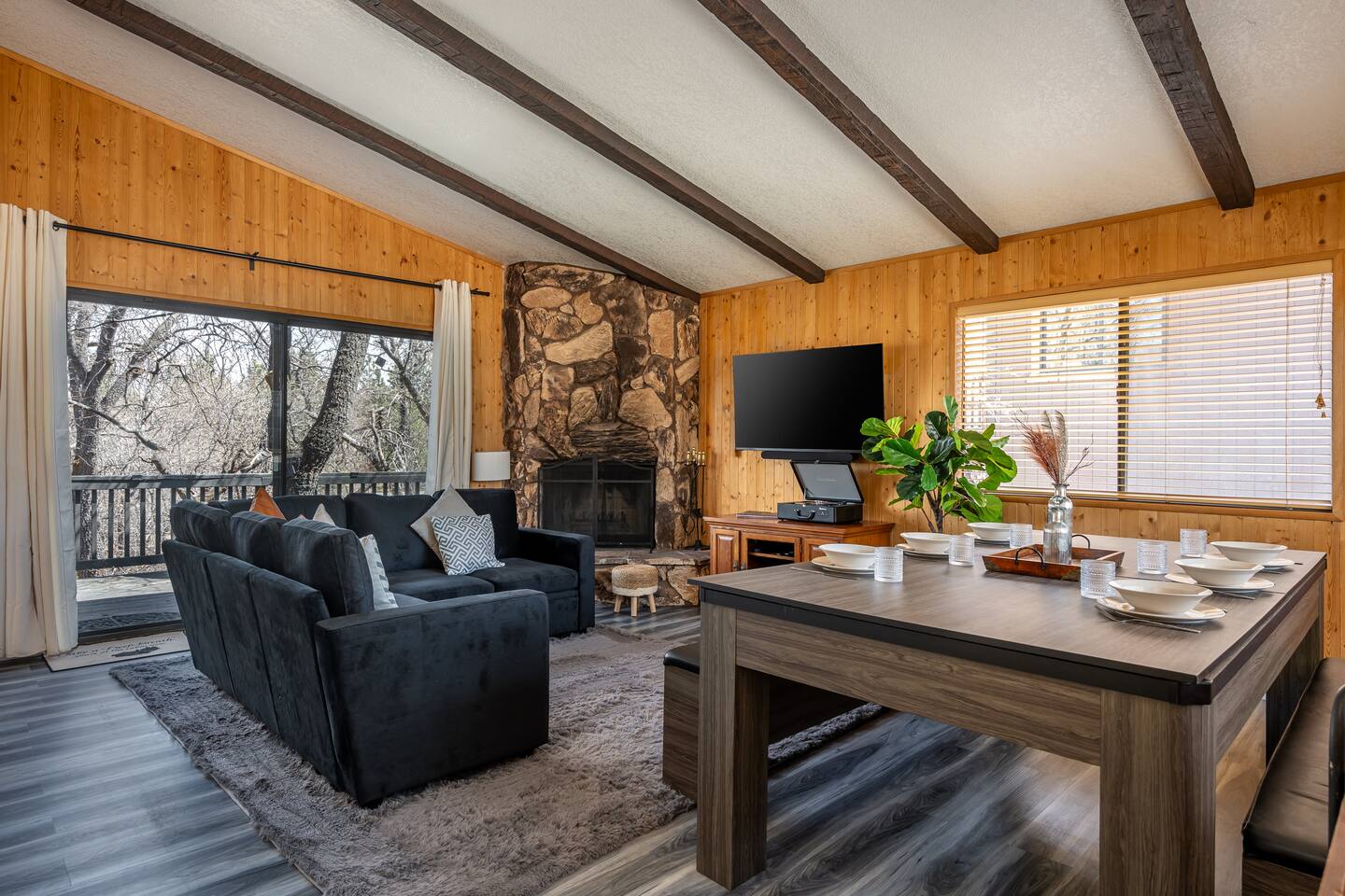 Moonridge Villa | BBQ | Spa | Wood Fireplace