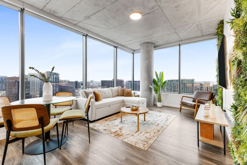 Eden Suite | Skyline Views DT