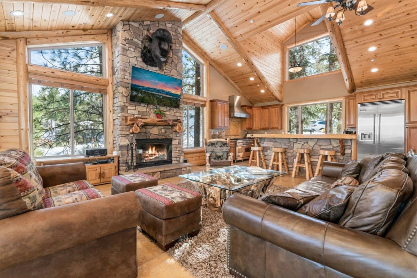 6 bdrm Walkable to Village. Lake Views, Games, AC