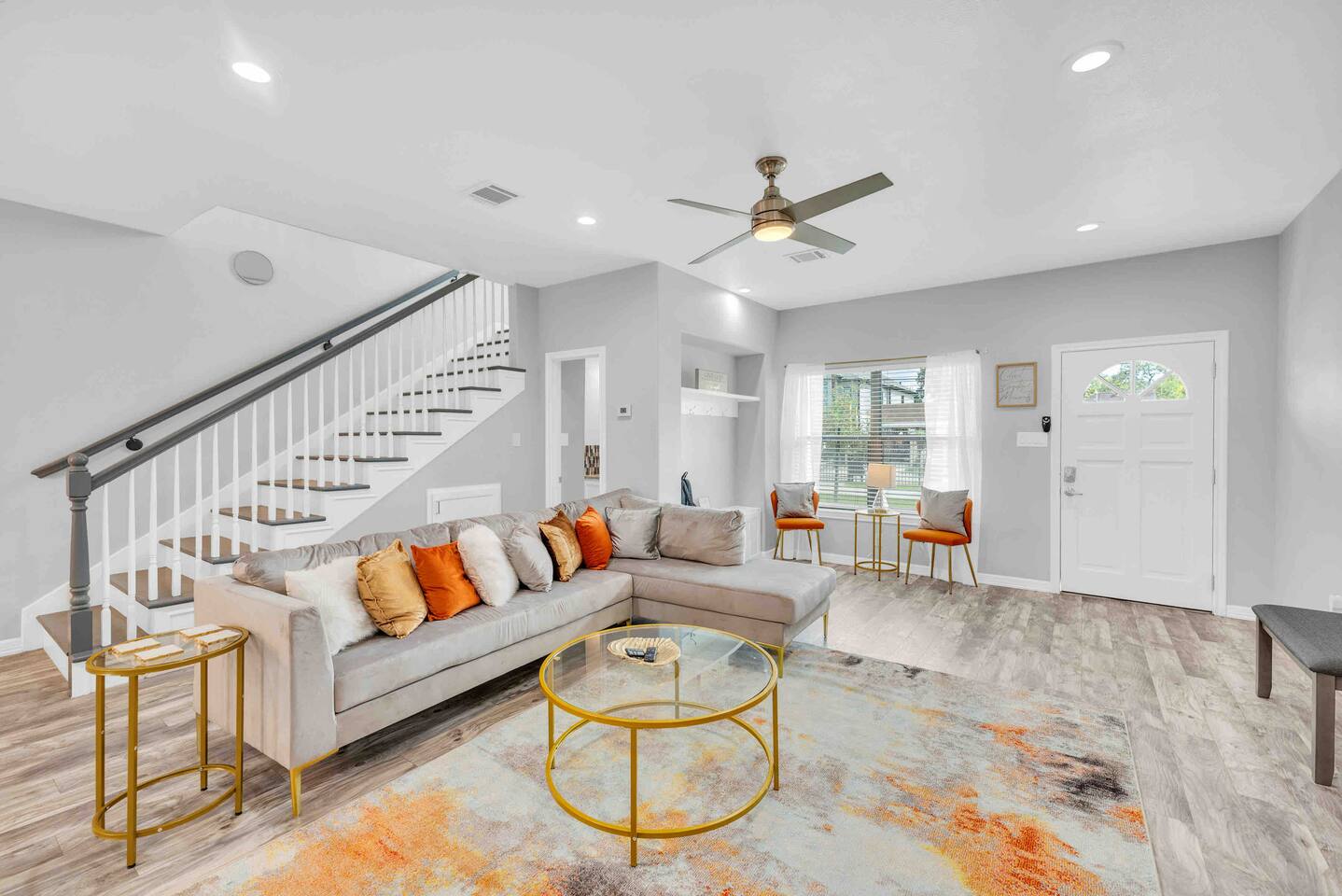 🍊 Home Away from Home Minutes from Downtown