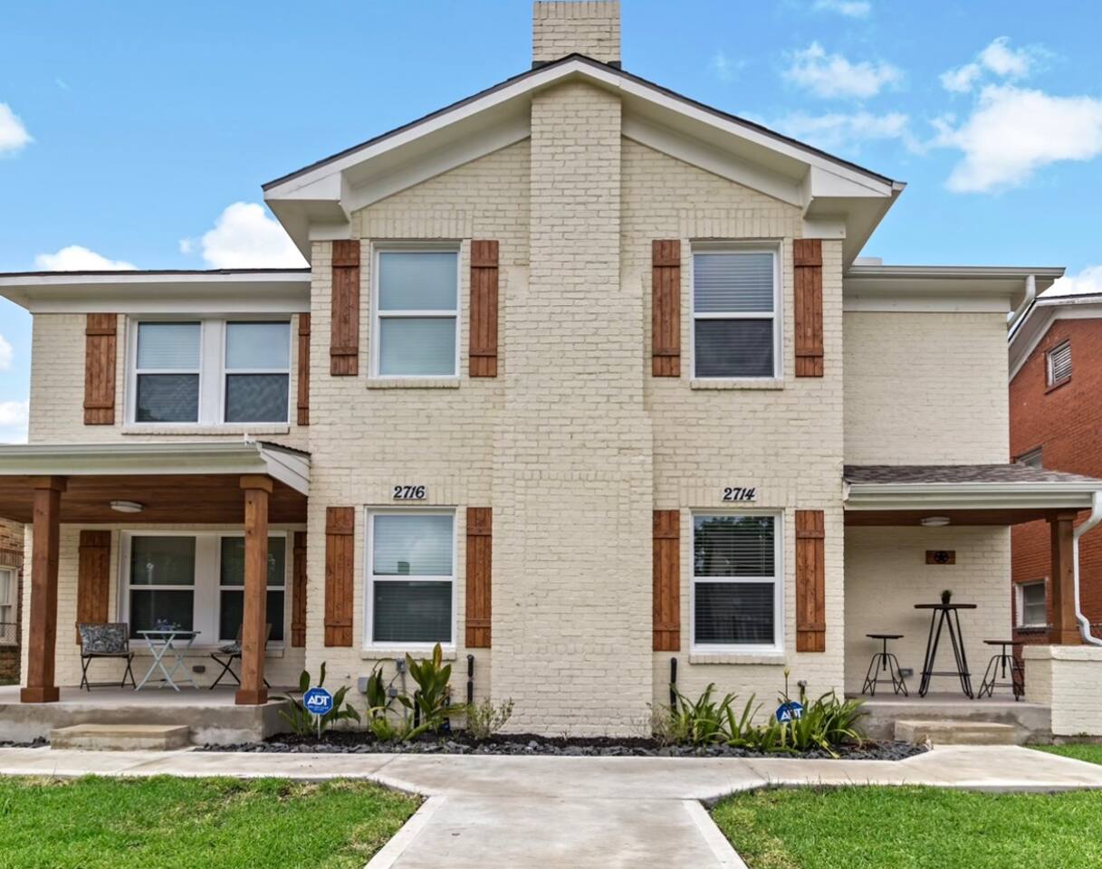 Sleeps 16 Near Downtown