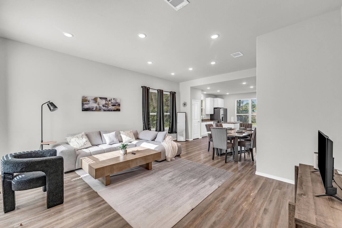 Spacious 4 Bd Home w KING Bed