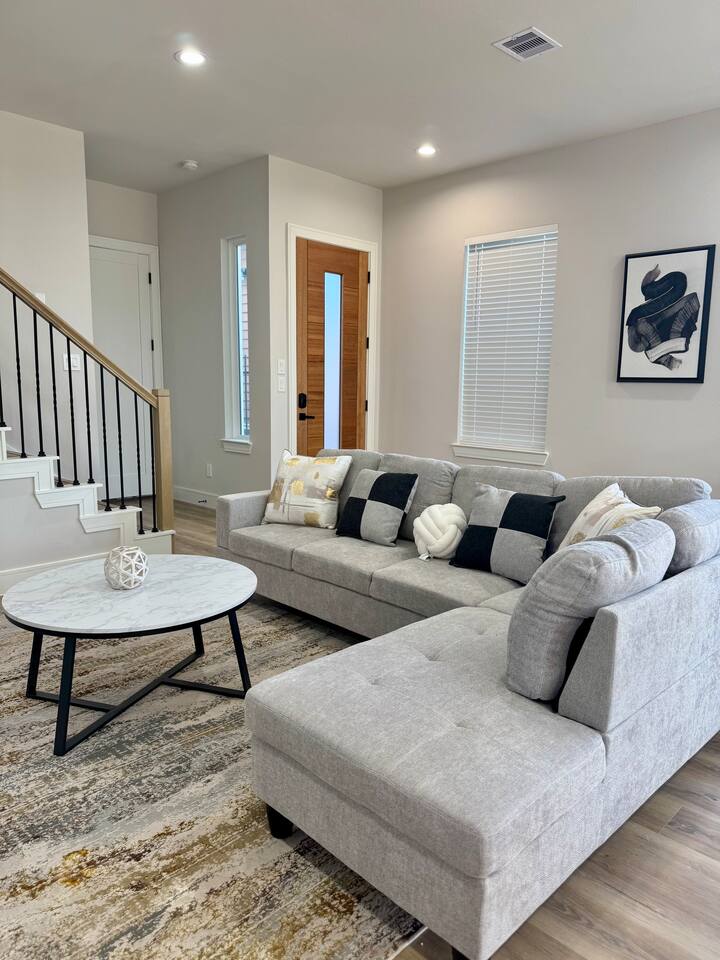 Elegant 3 Bdr Near Med Center