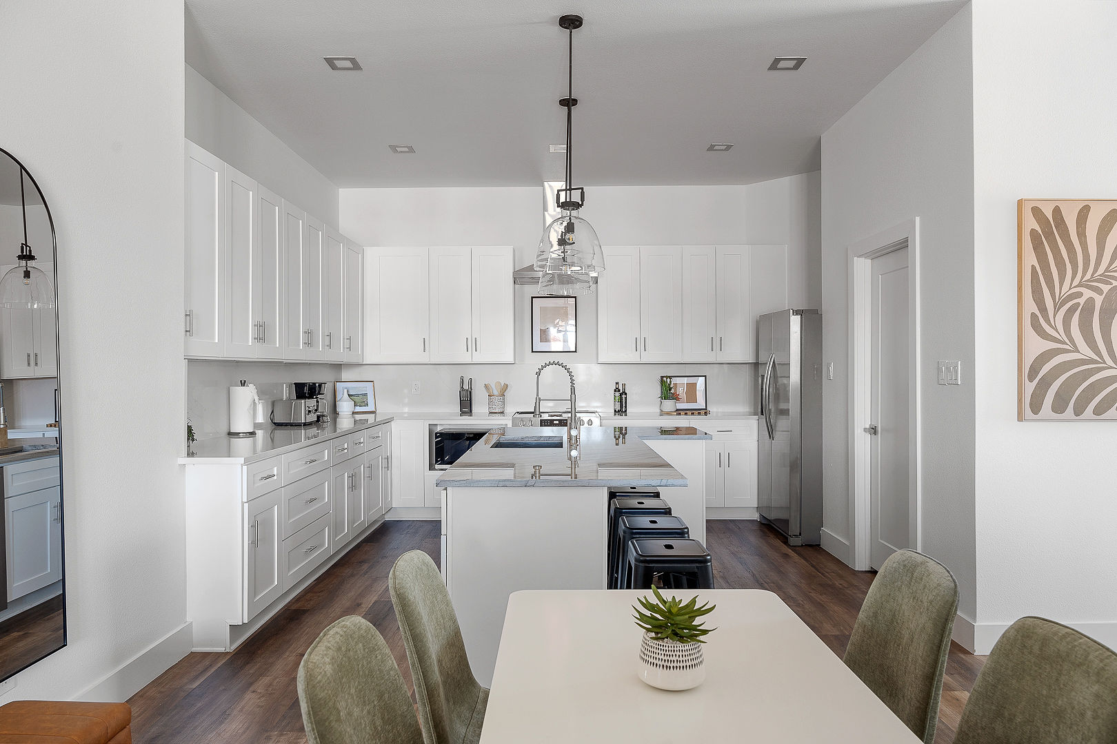 5 Min to Stadiums | 2 Kitchens + 2 King Suites