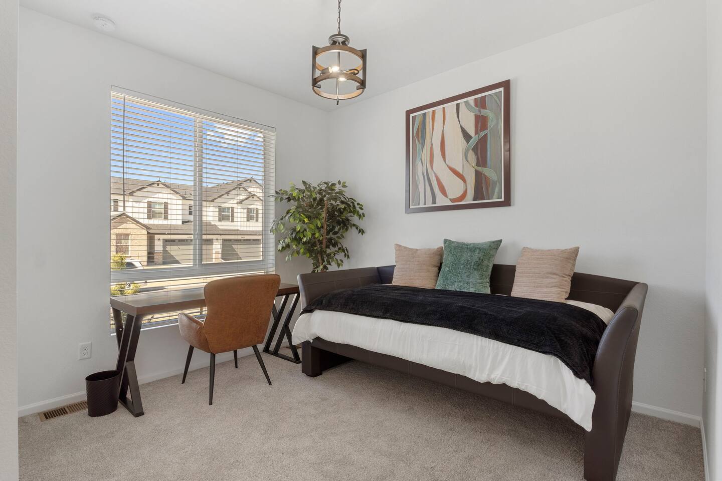 Sleeps 5, Dedicated Workspace, Garage, Fenced Yard