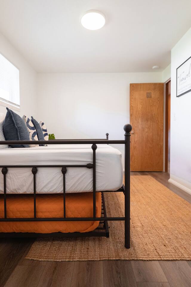 Rest comfortably in this bedroom with a plush queen bed and additional single pullout—perfect for families or groups.