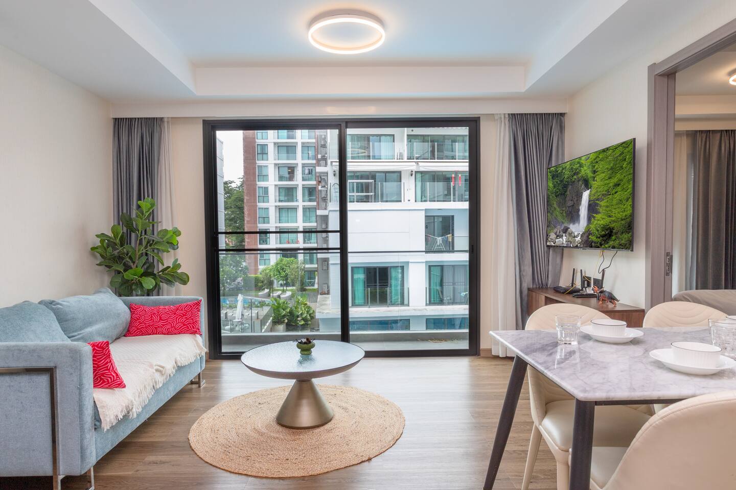 Family Paradise w/ Pool View near Central Festival