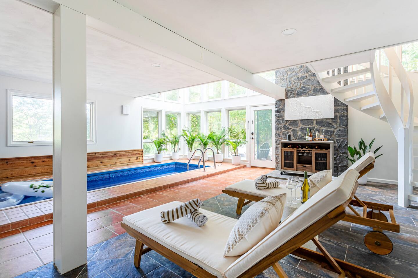 Luxurious 3Bdrm with indoor heated Pool year round