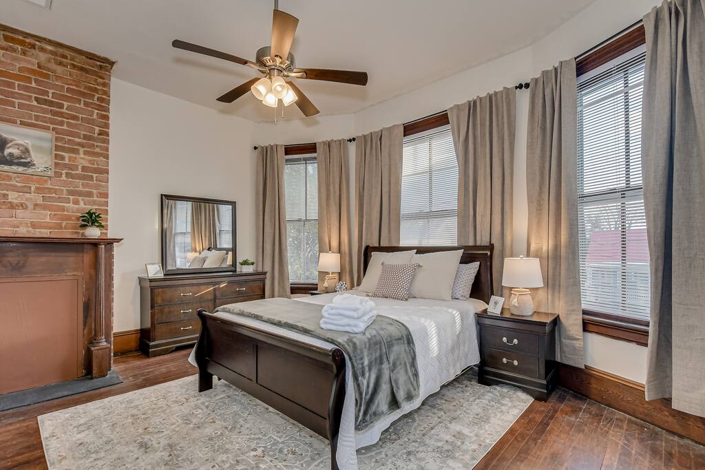 1BD/1BA - Historic DT Augusta Unit D  - SuperHost!