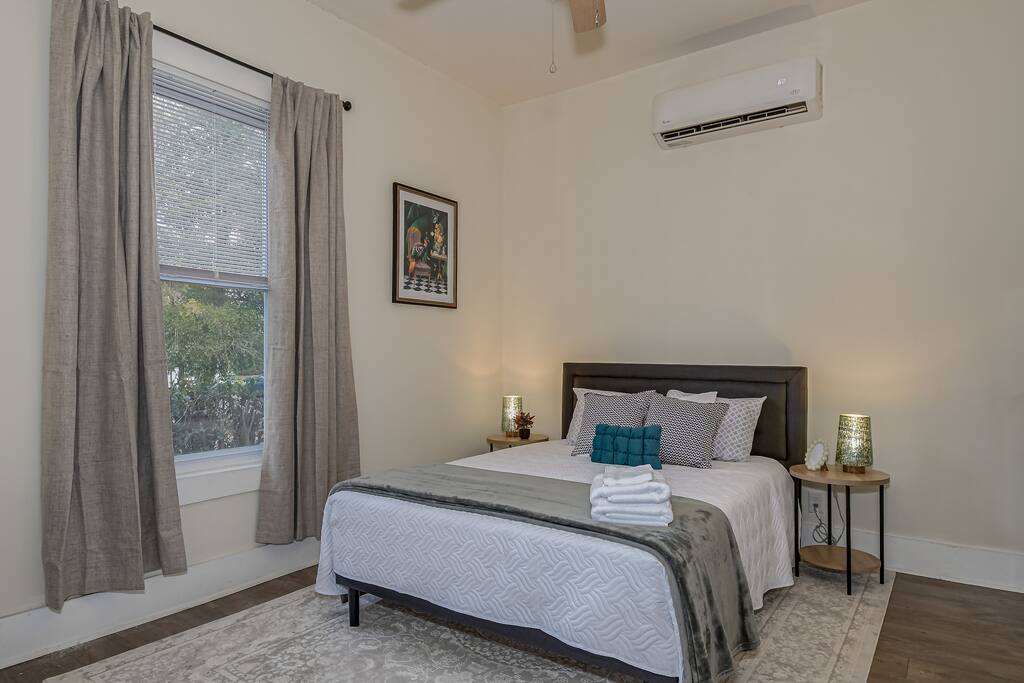 1BD/1BA - Historic DT Augusta Unit E - SuperHost!