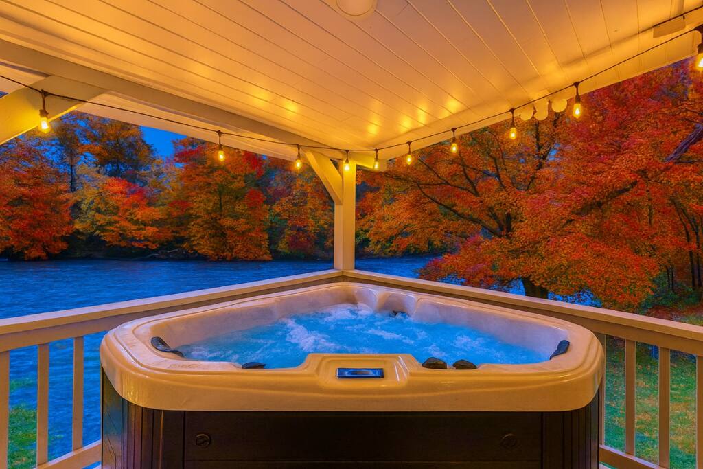River front/Fire pit/Fishing/Deck Dining/Arcade
