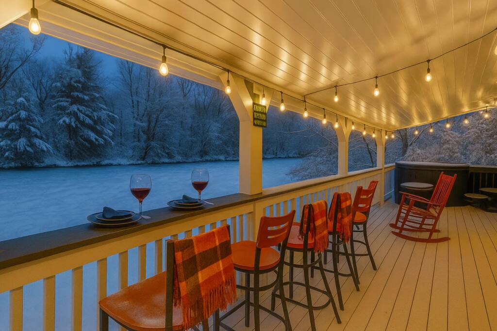 River front/Fire pit/Fishing/Deck Dining/Arcade