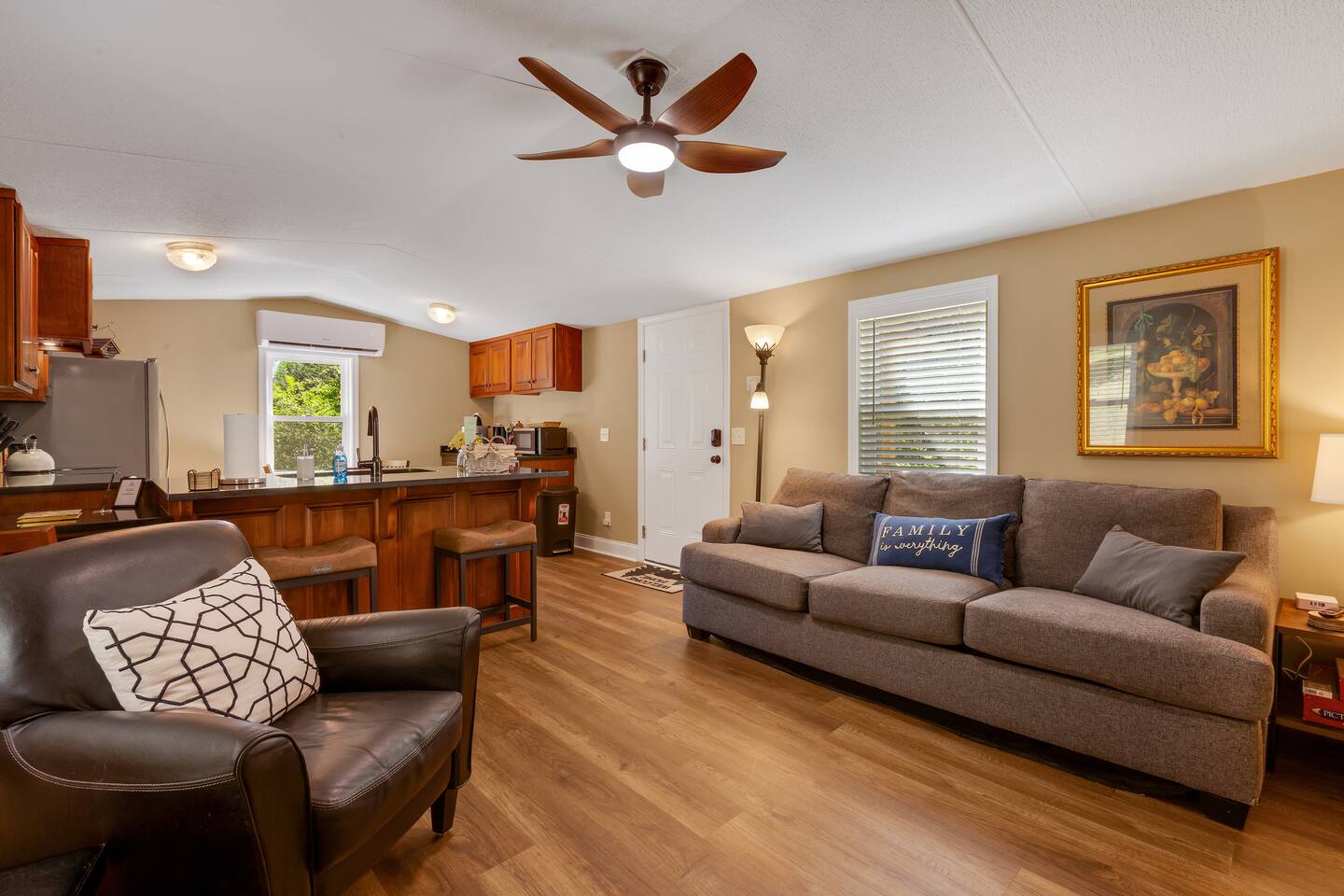 Cedar Place~Refurbished 3 Beds/2Bath~FastWi-Fi~