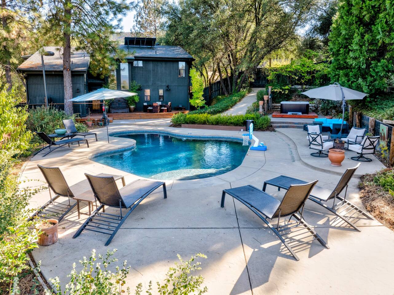 Spacious Mountain View Home - Pool, Spa & Game Rm
