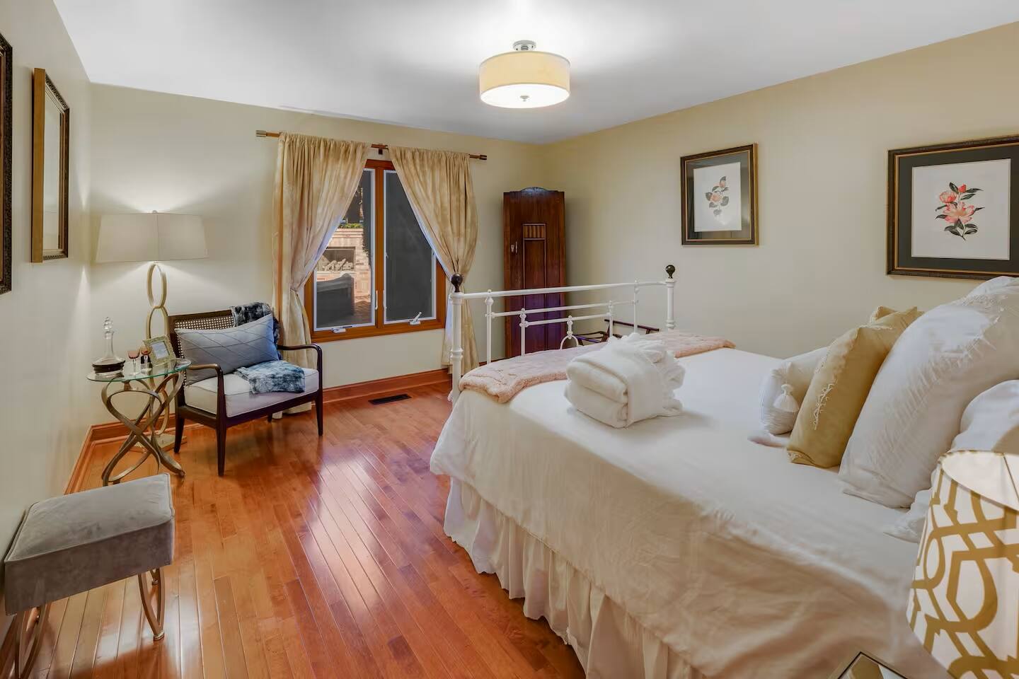 A warm and inviting retreat—perfect for unwinding after a long day. 