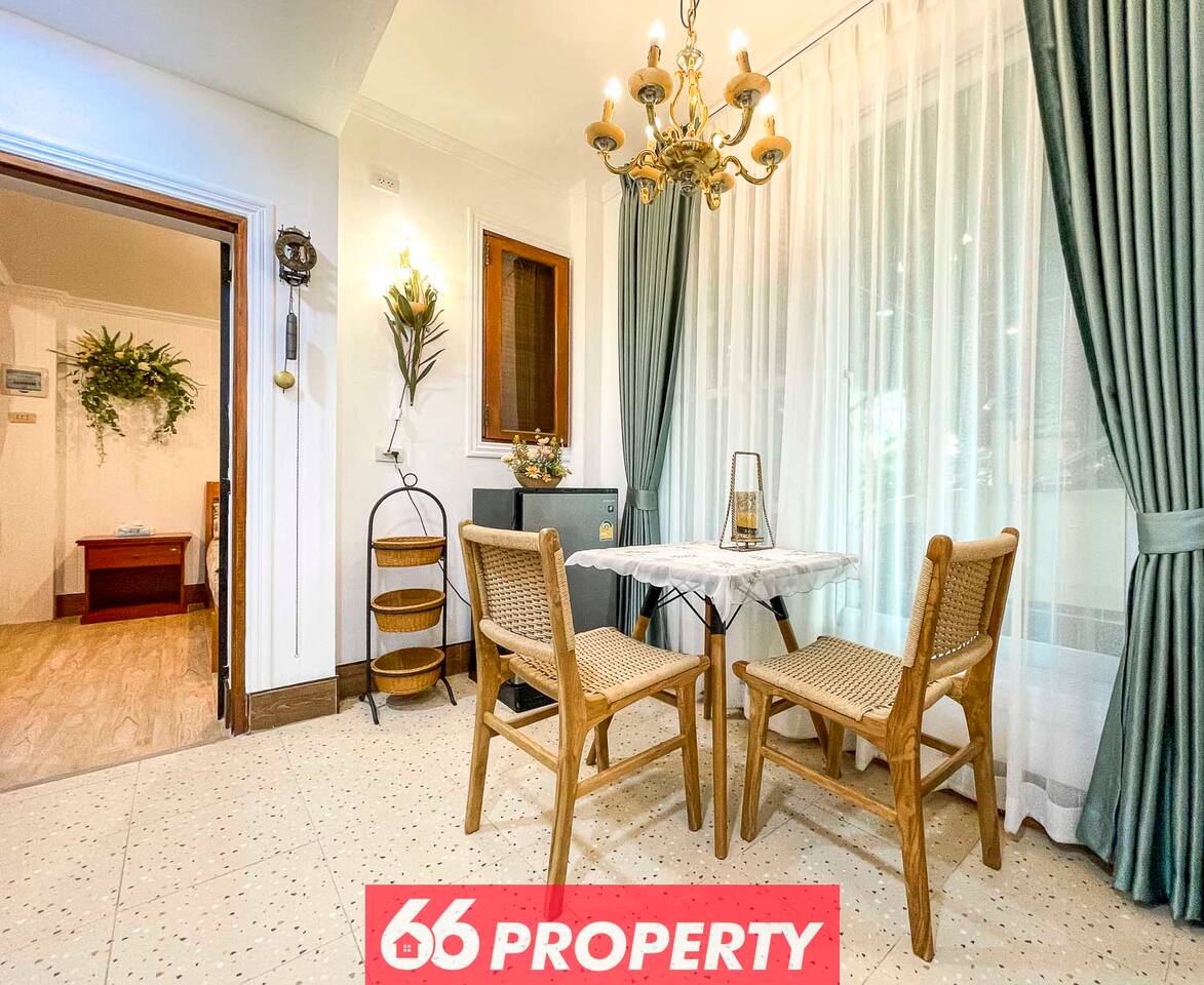 Charming 1-Bedroom Home Steps from Saturday Market