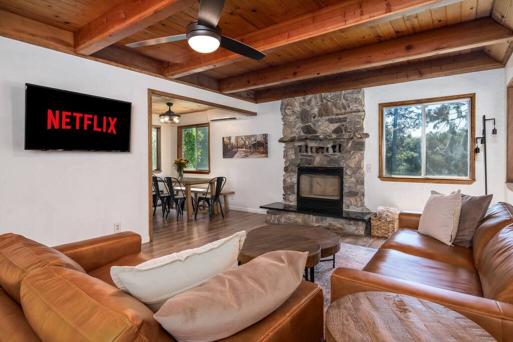 Yosemite 5 Acre Ranch: Hot tub, Game Room, more!
