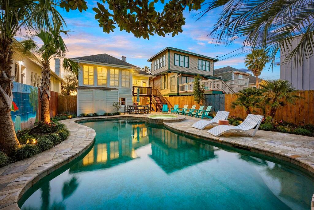 PIER POINT: Heated Pool & Spa | Walk to Beach & Pleasure Pier