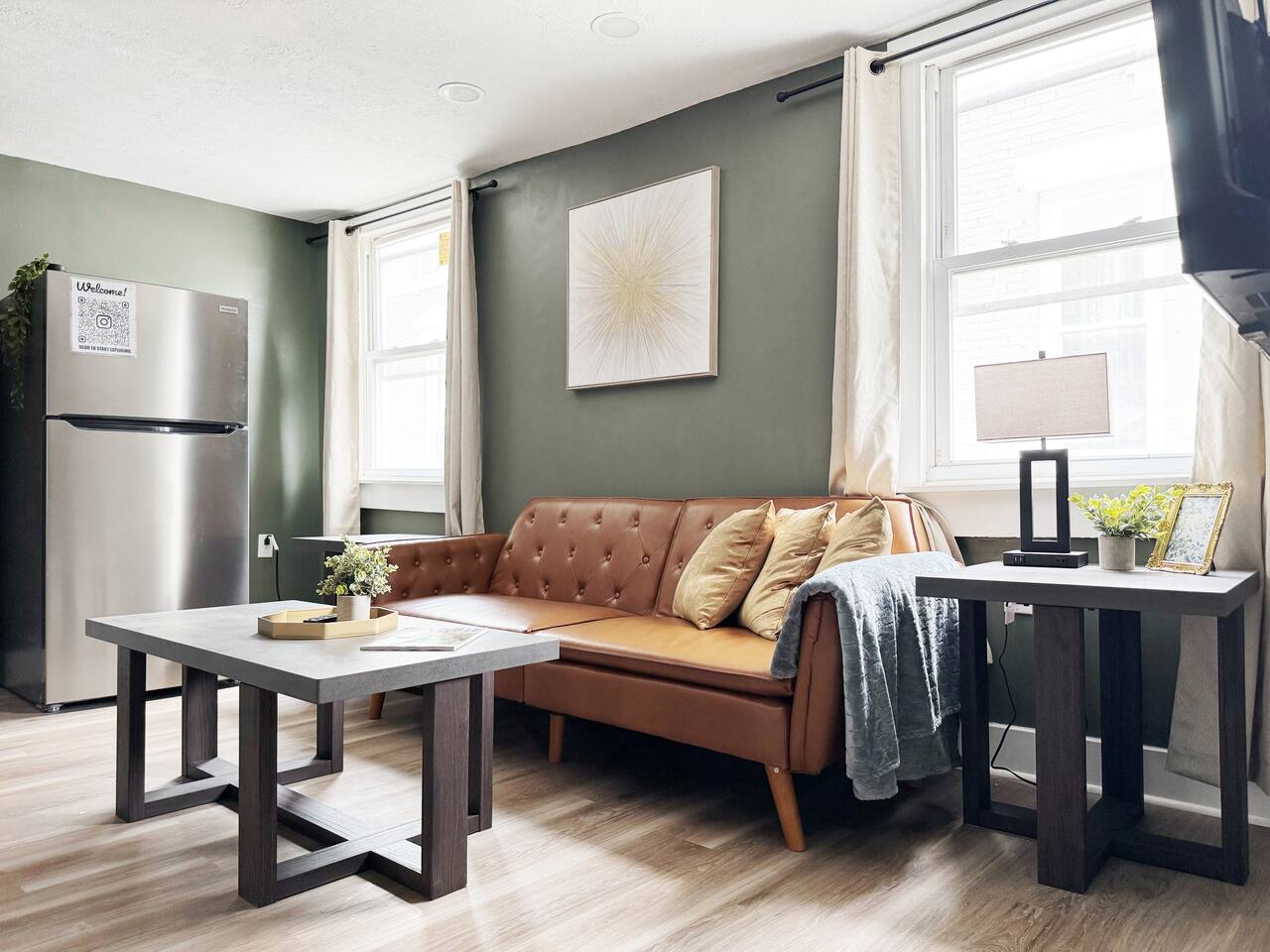 Chandler D | KING 1BD/1BA Apt near Downtown