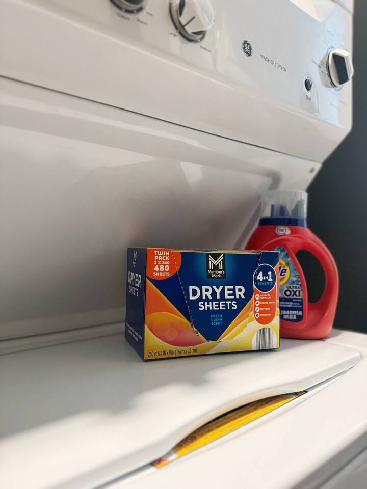 Chandler D | KING 1BD/1BA Apt near Downtown