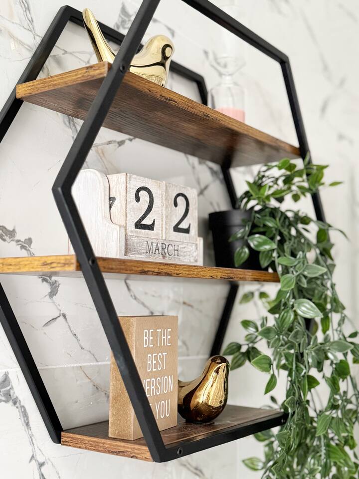 Chandler D | KING 1BD/1BA Apt near Downtown