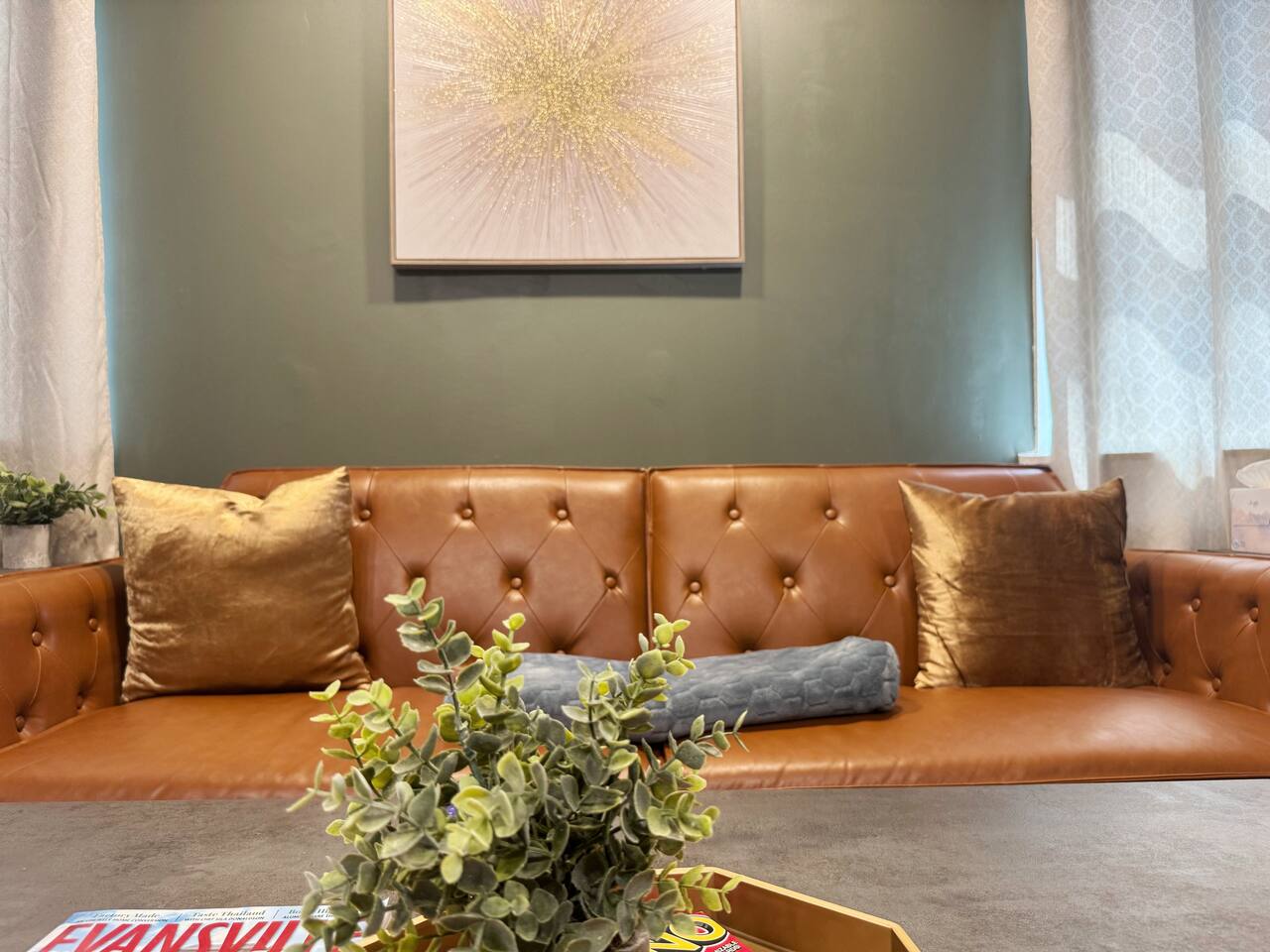 Chandler D | KING 1BD/1BA Apt near Downtown