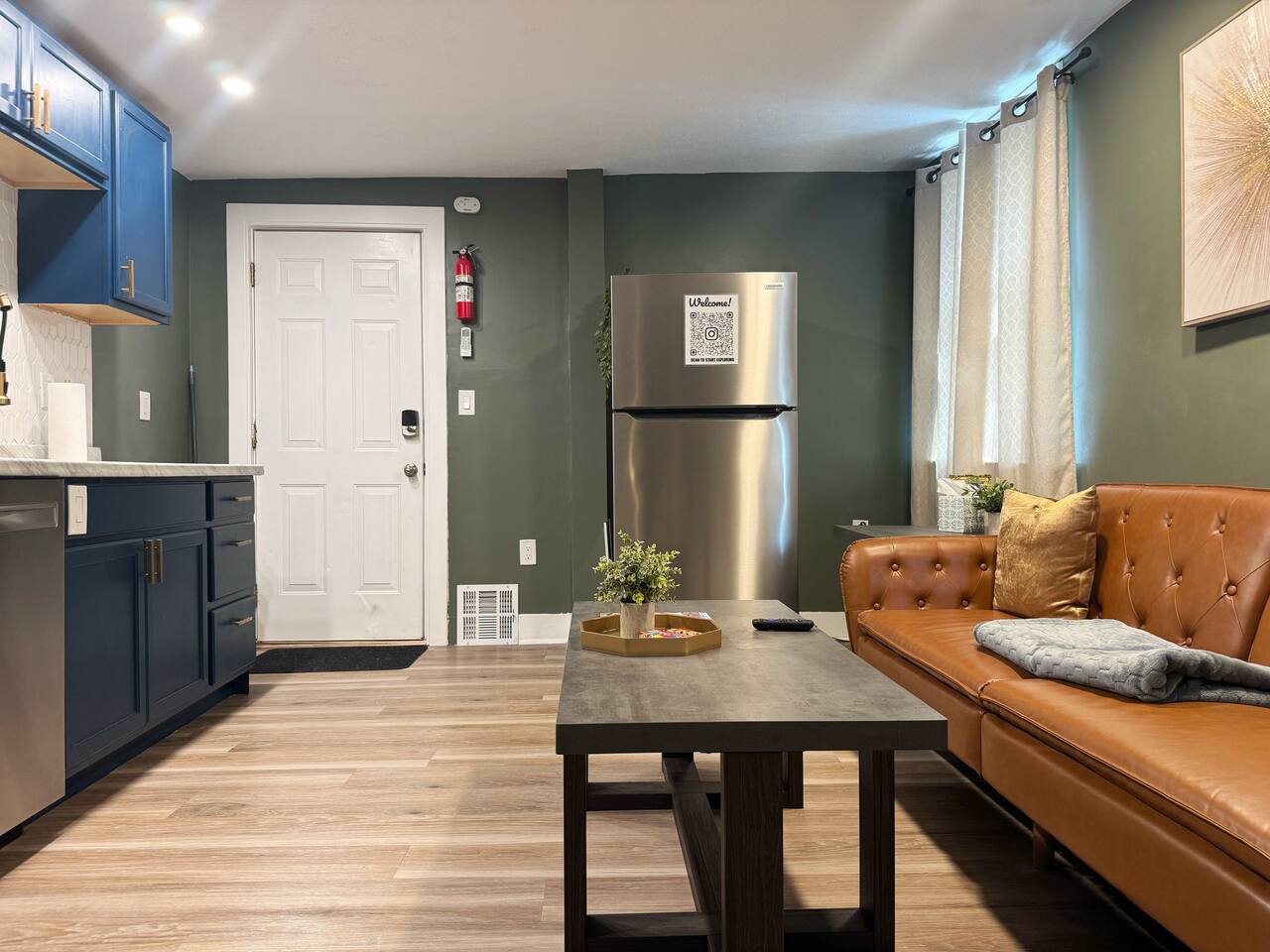 Chandler D | KING 1BD/1BA Apt near Downtown