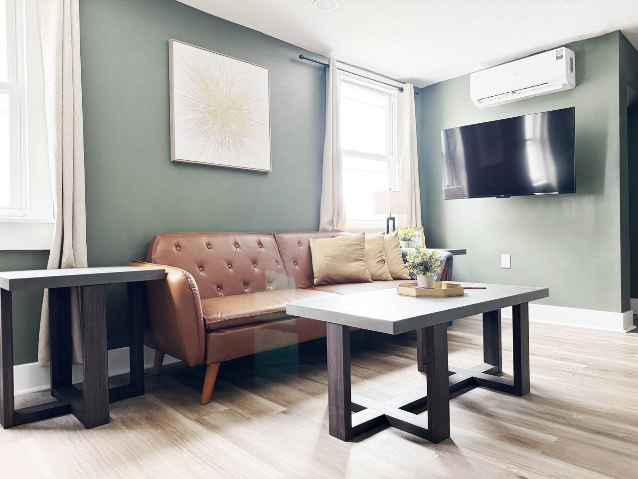 Chandler D | KING 1BD/1BA Apt near Downtown photo 2