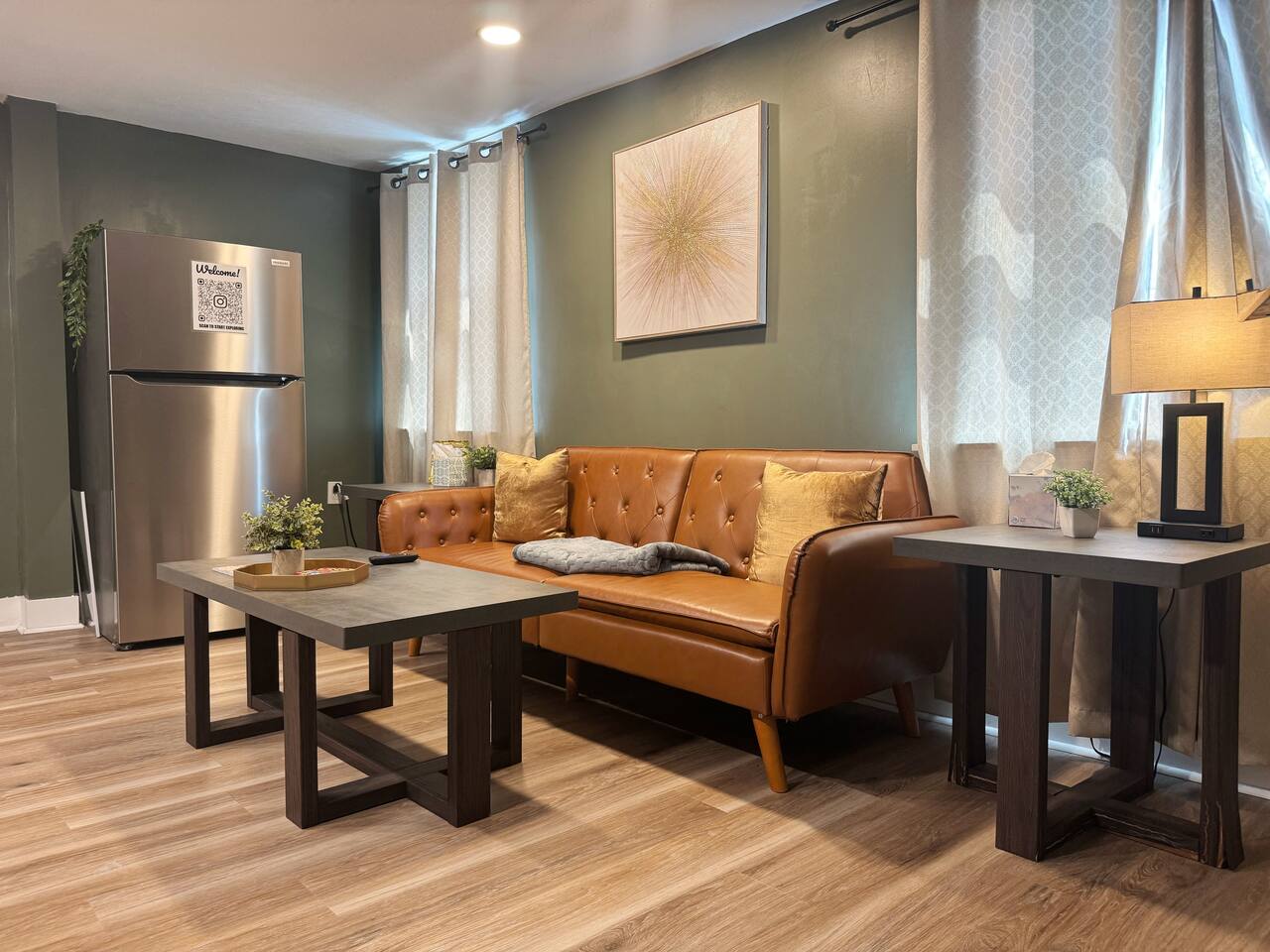 Chandler D | KING 1BD/1BA Apt near Downtown