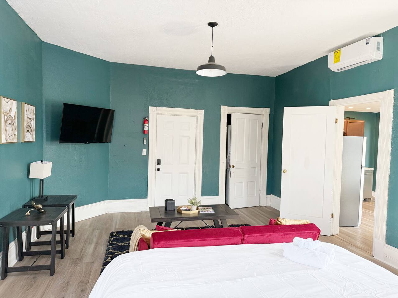 Chandler F | KING 1BD/1BA Apt near Downtown