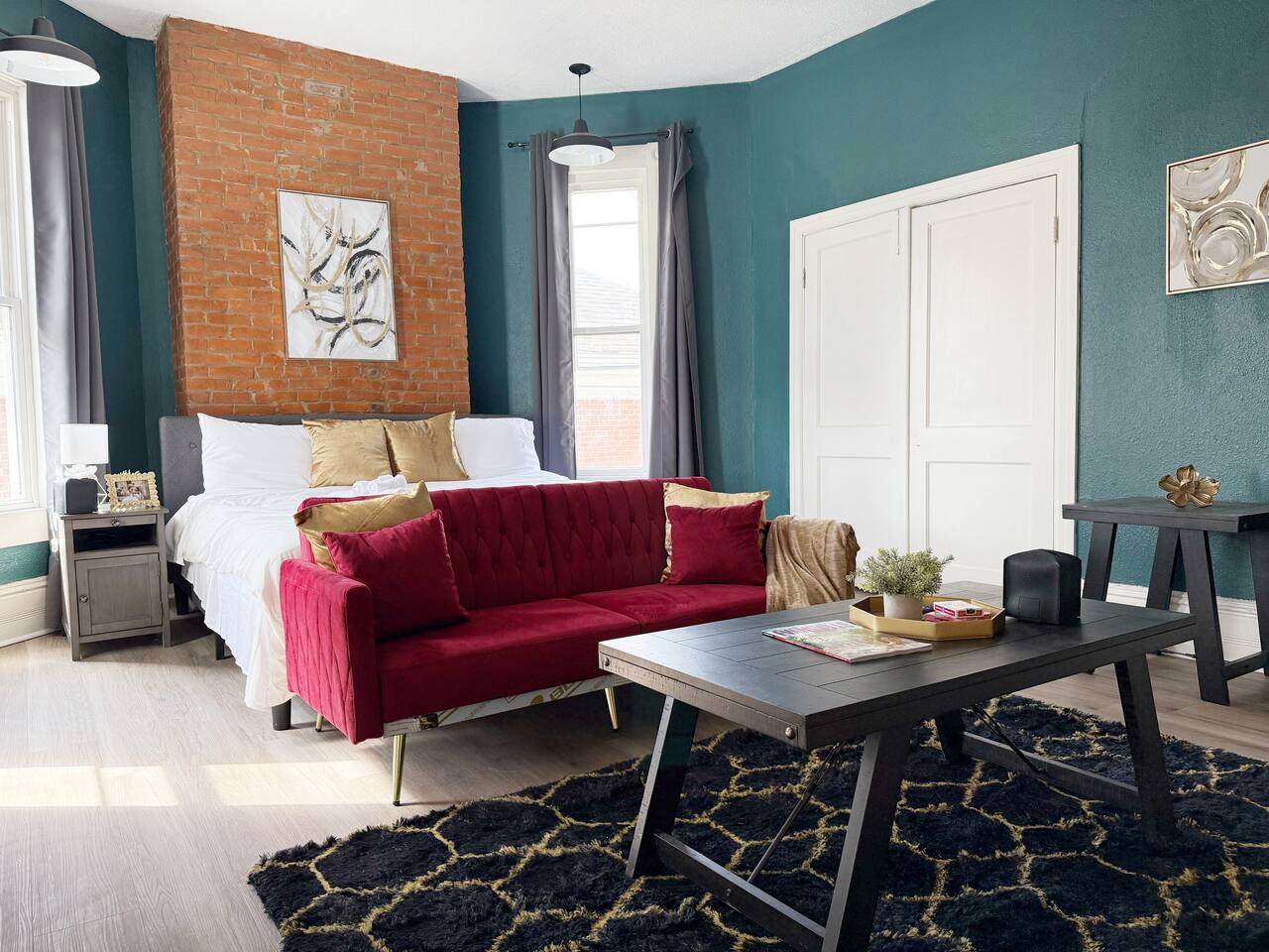 Chandler F | KING 1BD/1BA Apt near Downtown