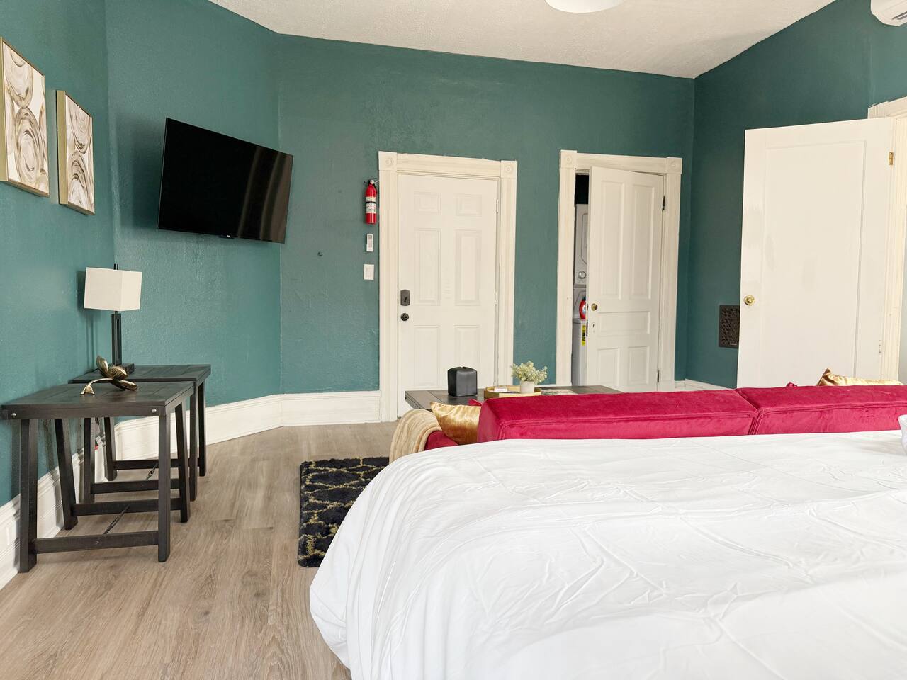 Chandler F | KING 1BD/1BA Apt near Downtown