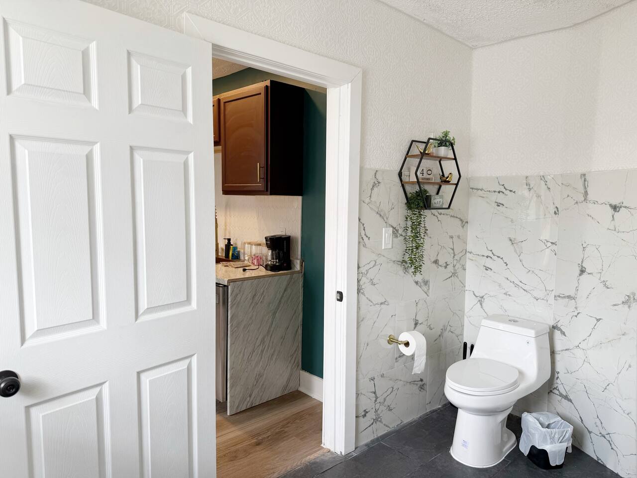 Chandler F | KING 1BD/1BA Apt near Downtown