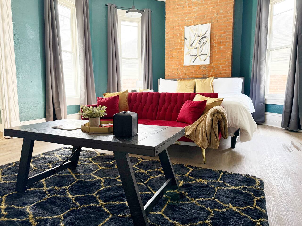 Chandler F | KING 1BD/1BA Apt near Downtown