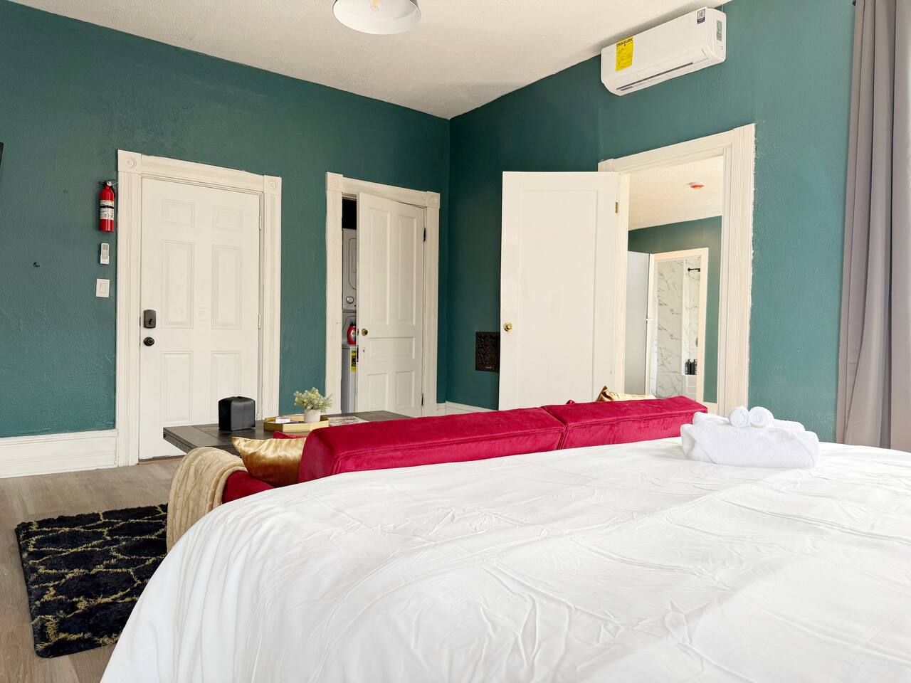 Chandler F | KING 1BD/1BA Apt near Downtown