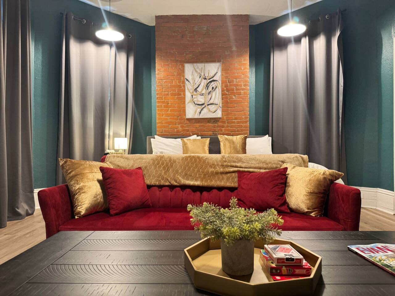 Chandler F | KING 1BD/1BA Apt near Downtown