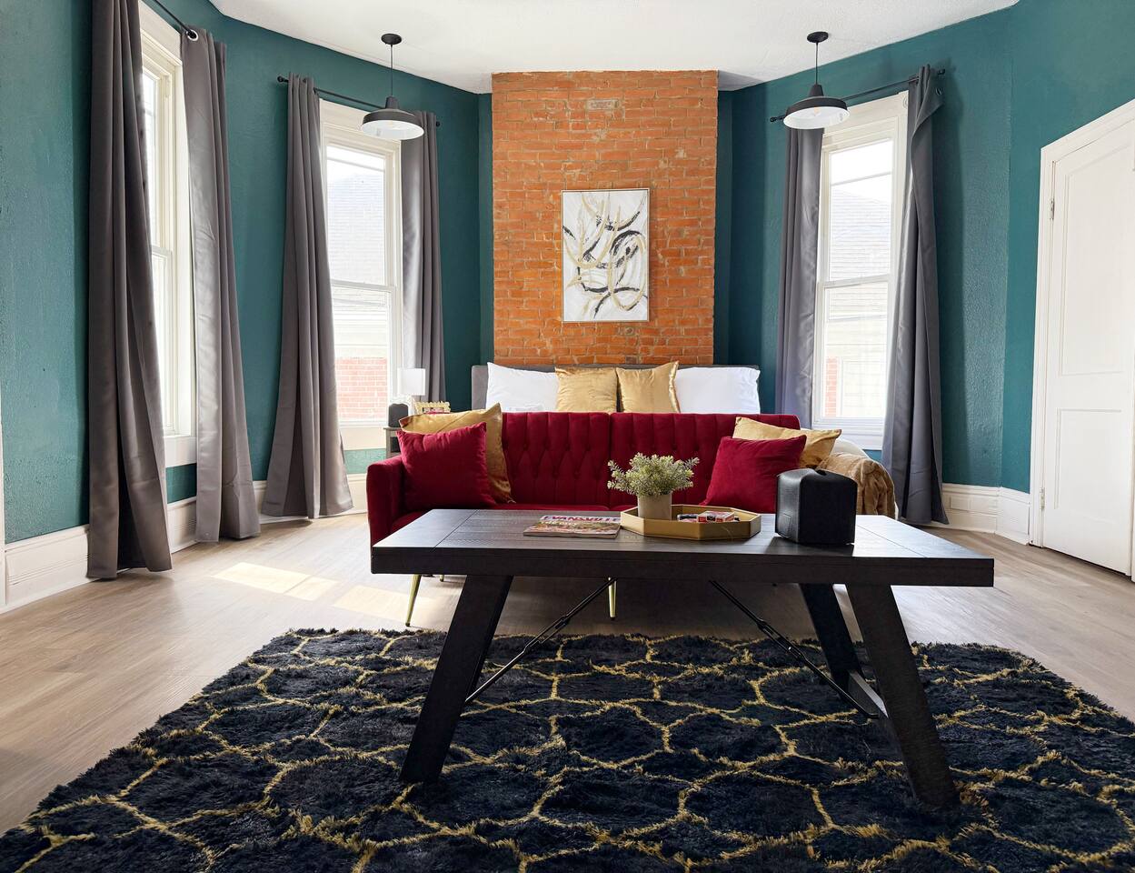 Chandler F | KING 1BD/1BA Apt near Downtown