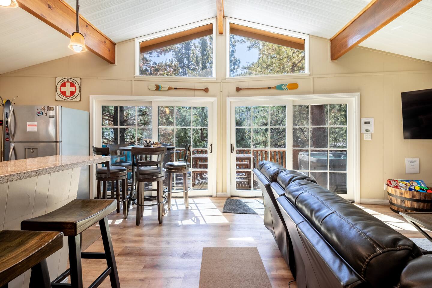 Chalet Monterey   Hot Tub/Fenced Yard/in Moonridge