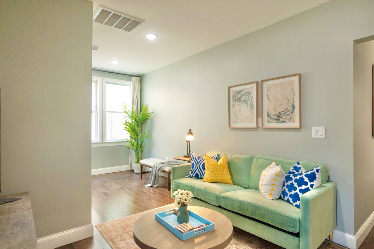 Spacious 6BR Twin Home Near NYC