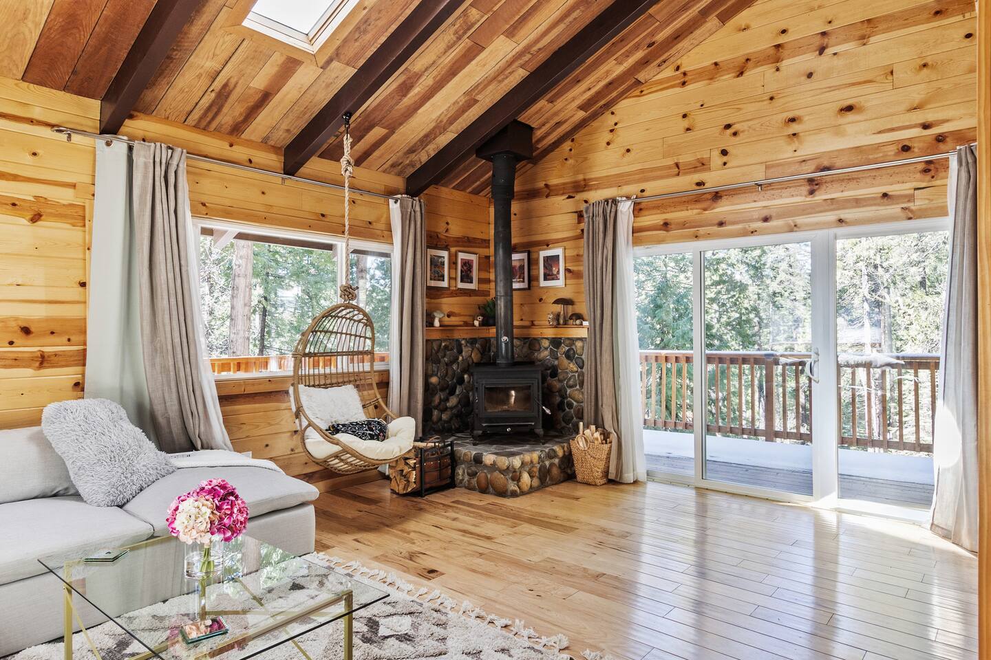 Enchanting Swiss Chalet-Style Cabin — photo 1