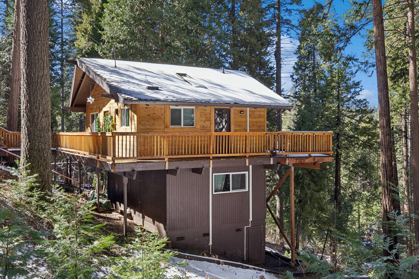 Enchanting Swiss Chalet-Style Cabin — photo 2